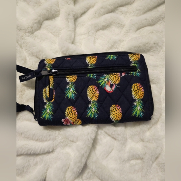 Bundle Vera Bradley Crossbody Purse, Wallet, Pouches,Market Totes, Wristlet EUC - Picture 7 of 14